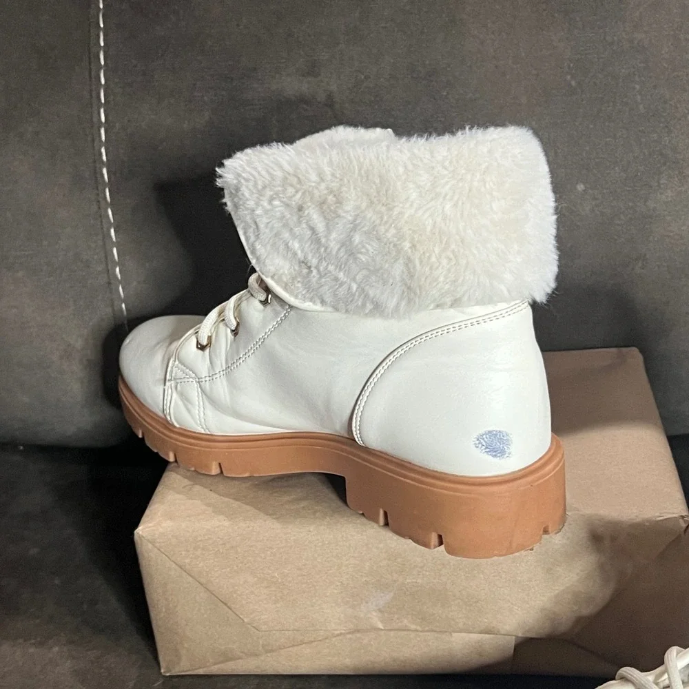Fabkids‎ Girls Winter Boots Faux Fur Lined Lace Up Fold Over Size 7 Youth Cream